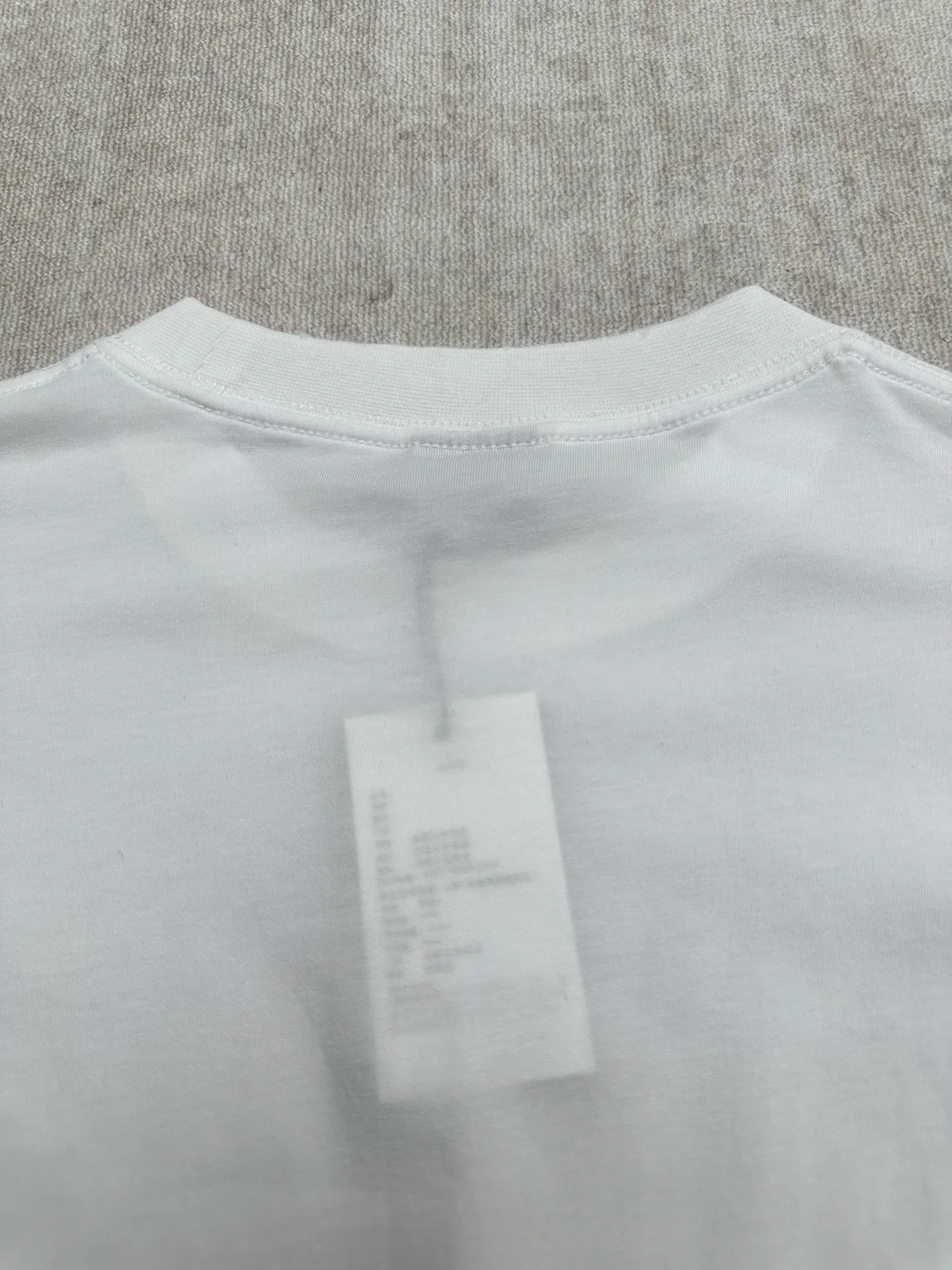 26ss T Same Style Sizes：S. M. L.